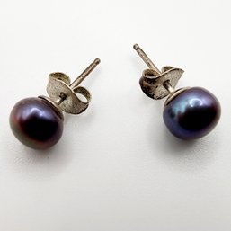 Sterling Aubergine Purple Pearl Stud Earrings .8g