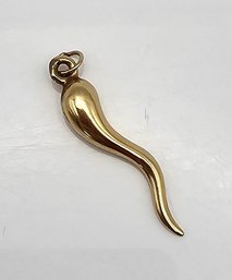 YP 14K Gold Italian Horn Pendant 0.5 G