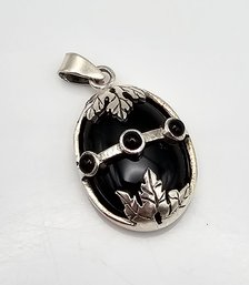 Onyx Sterling Silver Pendant 8.9 G
