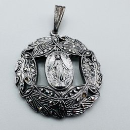 Sterling Silver Jesus Pendant With Leaves And Beaded Detail Engraved M W/ Cross On Back. 8.23g