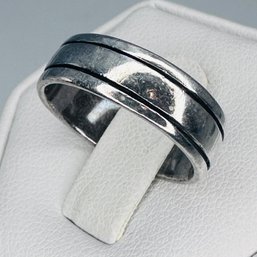 NS, Sterling Silver Band With Line Design, Size 7. 3.91 G.