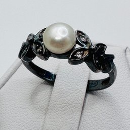 Avon-RJ Sterling Silver Ring With Pearl Stone In Center In Flower Detail Size 8. 2.74 G.