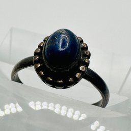 Sterling Silver Ring With Dark Blue Stone In Beaded Setting Size 6.5. 2.43 G.