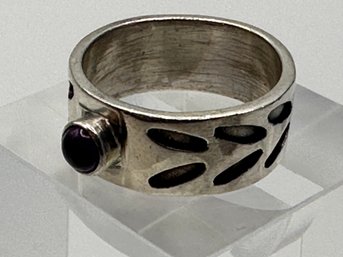 Sterling Silver Band With Purple Rhinestone Size 7. 5.49 G.