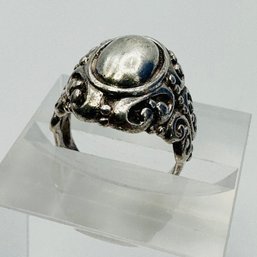 Sterling Silver Ring With Intricate Band And Oval Design Size 5. 4.97 G.