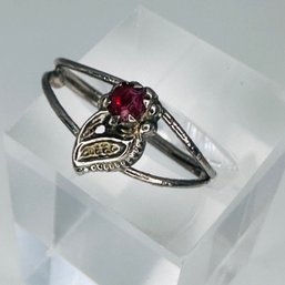 Sterling Silver Ring With Red Stone In Leaf Setting Size 7. 0.90g