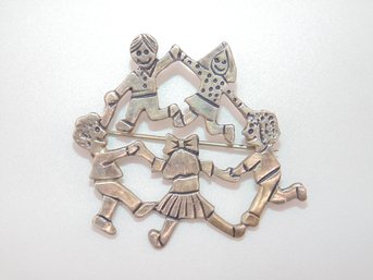 Sterling 5 Kids Playing Brooch 9.2g