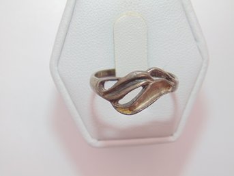 Sterling Ring Size 7.5  2.4g