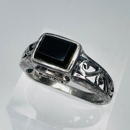 SB, ONYX Sterling Silver Statement Ring Size 9. 4.09 G.