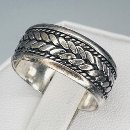 Sterling Silver Band Leaf Detail Size 6.5. 4.15