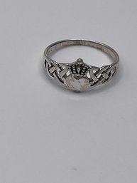 Vintage Sterling Ring With Heart Crown Detail 2.0g