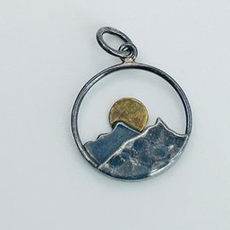 Sterling Silver Round Mountain Range Scene Pendant. 1.09 G.