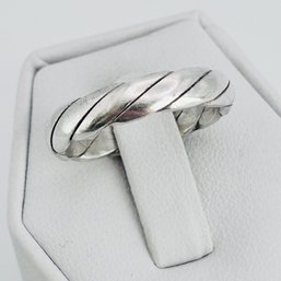 Mexico Sterling Silver Band. Size 8. 4.80 G.