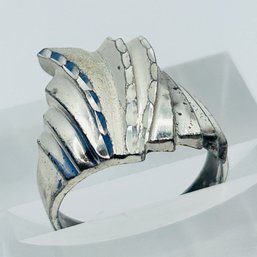 Sterling Silver Modern Chunky Ring. Size 5.5. 2.87 G.