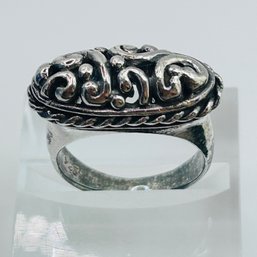 Sterling Silver Oval Line Detail Ring. Size 8. 10.85 G.