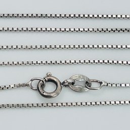 A Italy Sterling Silver Box Chain Necklace. 3.46 G.