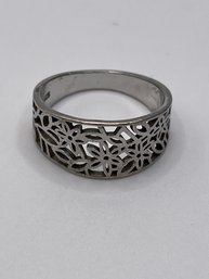 Sterling Ring With Cutout Detail 3.44g.   Sz 7.5