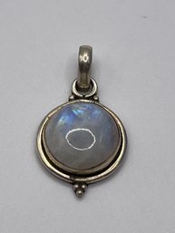Sterling Round Pendant With Opaque Stone 8.30g
