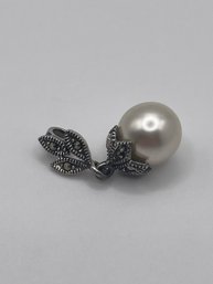 Sterling Pearl Pendant With Bejeweled Leaves  1.95g