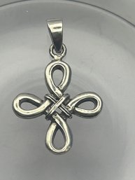 Sterling Silver Cross Pendant With Looping Design. 3.16 G.