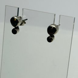 StSterling Silver Earring With Dark And Clear Stone. 1.43 G.