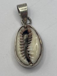 Sterling Silver Oval Shaped Pendant With Inset Seashell, 2.76 G