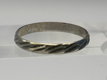 Delicate Sterling Silver Ring With Engraved Lines. Size 9.5, .81 G.