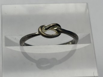 Sterling Silver Ring With Knot Design. Size 5.5. 1.29 G.