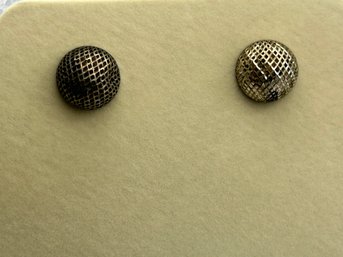 Sterling SilverSterling Silver Basketweave Design Earrings. Some Tarnish 3.14 G.