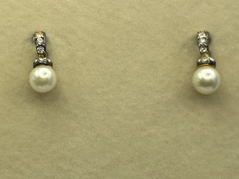 Sterling SilverSterling Silver Pearl Drop Earrings With Clear Stones. 3.10 G.
