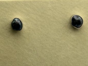 Sterling Silver Black Stone Earrings. Pushbacks. 2.89 G.