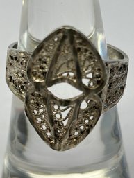 Sterling Silver Filigree Ring Lovely Detail Size 8, 4.01 G