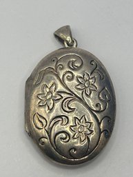 Sterling Silver Locket Pendant With Engraved Flowers 10.47 G Poem Engraved On Back