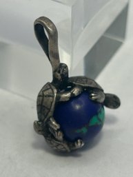 Sterling Silver Pendant With Turtles Surrounding World 4.93 G
