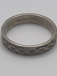 Sterling Ring With Chain Design  3.75g   Sz. 10