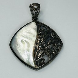 Sterling Silver Pendant With Leaf Detail And White Stone  7.71 G