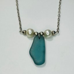 Sterling Silver Cable Chain With Turquoise Stone Pendant And Pearl Detail 7.11 G
