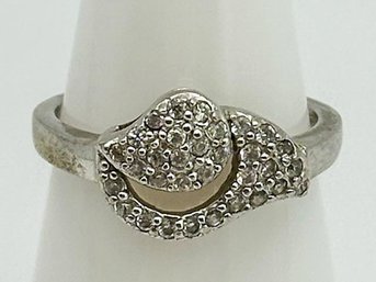 Sterling Ring With Modern Rhinestone Design 2.91g  Size 6