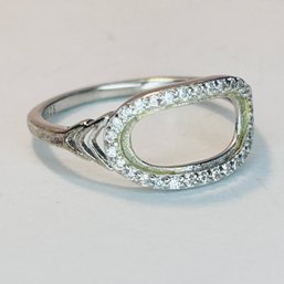 Sterling Silver Ring With Oval Detail And Clear Stones Size 6, 1.56 G