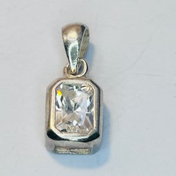 Sterling Silver Clear Stone Pendant 1.56 G