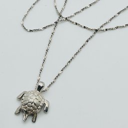 Italy, Sterling Silver Twisted S Chain Turtle Pendant 2.55 G Vibrant