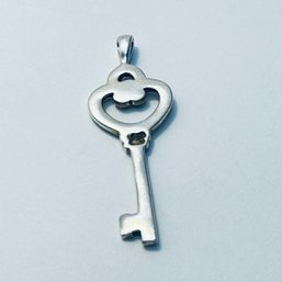 Sterling Silver Key Pendant 1.98 G