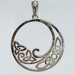 SOLVAR Sterling, Silver Round Pendant Celtic Knot  Detail 2.56 G