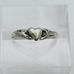 Sterling Silver Hands Holding Heart Ring Size 7, 2.26 G