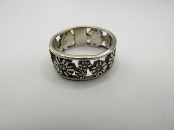 Wide Sterling Band With Flowers 3.80g  Size 5