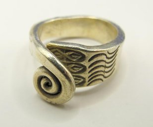 Sterling Ring With Twist Detail And Engraving 7.07g  Size 5