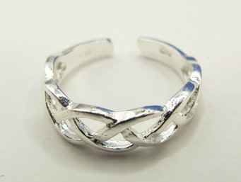 Sterling Detailed Ring 1.30g  Size 3.5