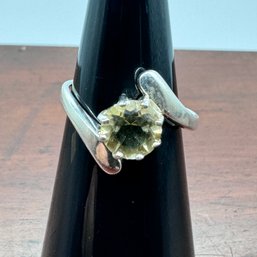 Sterling Ring With Citrine Center Stone - 2.76 Grams - Size 7.25 Grams