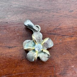 Flower Pendant With Accent Stone - Sterling - 1.00 Grams