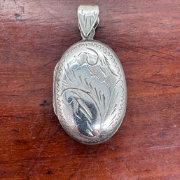 Oval Locket - Etched Sterling Silver - 5.73 Grams